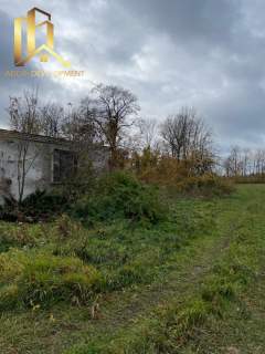Dom do adaptacji w urokliwej okolicy