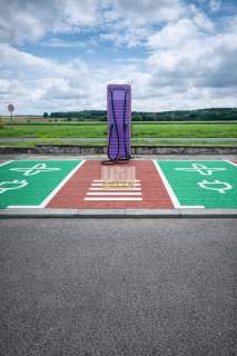 Budynek biurowy Parking Janów S19 ładowarka EV