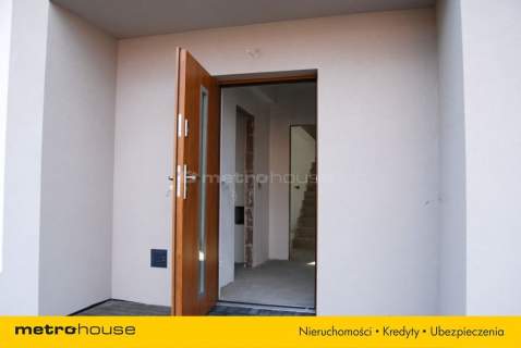 Dom z poddaszem, garaż, taras, ogródek,