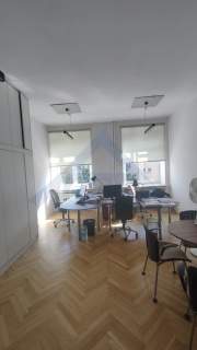 Śródmieście, biuro przy stacji metra
