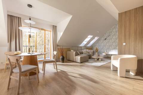 Apartament z widokiem na las