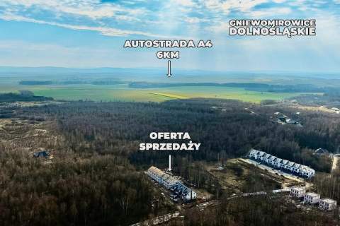 Sześć 2-kondygnacyjnych lokali, każdy z ogródkiem