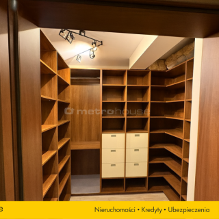 Segment środkowy 131m2 z garażem w bryle budynku