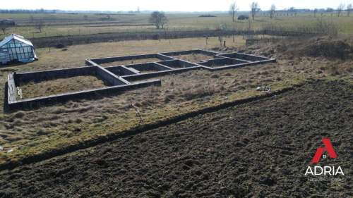 Działka budowlana z rozpoczętą budową - 900 m od morza Gąski