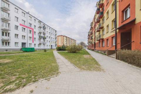 2 Pokoje Odświeżone Wysoki Parter Piwnica