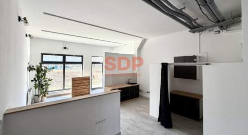 Lokal 54,55 m2 z witryną od ulicy