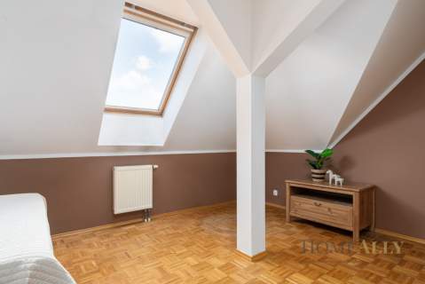 Sokratesa, 3 pok. na poddaszu, 70m2 po podłodze 