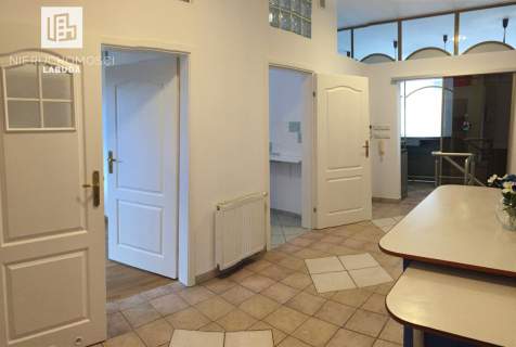 Centrum Chmielna 2 mieszkania, 4 lokale użytkowe