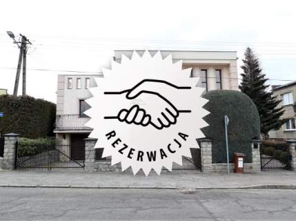 Piękny dom z dwoma garażami 