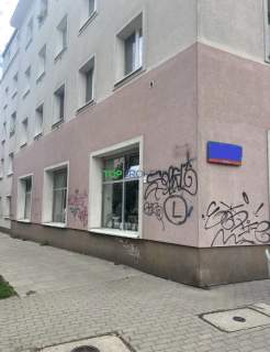 Duży narożny lokal przy ruchliwej ulicy