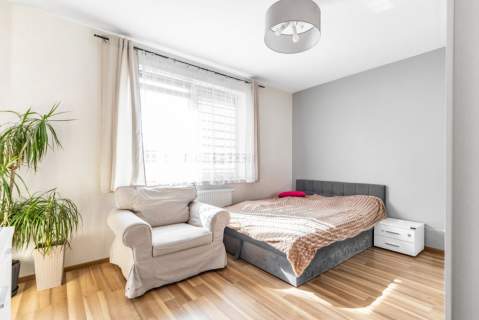 4 pokojowe mieszkanie 77 m2 ul. Kryształowa