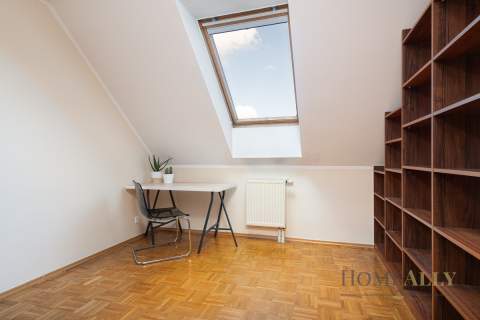 Sokratesa, 3 pok. na poddaszu, 70m2 po podłodze 