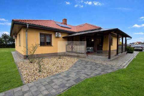 Dom wolnostojący 266m2, działka 24a, garaże, 7pokoi, Obórki