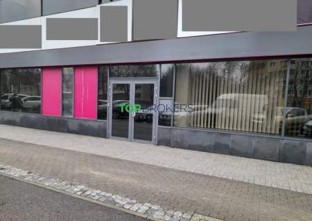 Przestronny lokal z dużymi witrynami, klimatyzacja