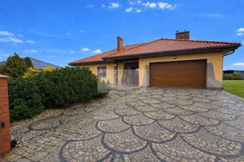 Dom wolnostojący 266m2, działka 24a, garaże, 7pokoi, Obórki