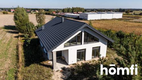 Dom pod lasem w stanie deweloperskim