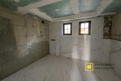 PRZESTRONNY DOM Z POTENCJAŁEM 260M2 W PYCHOWICACH