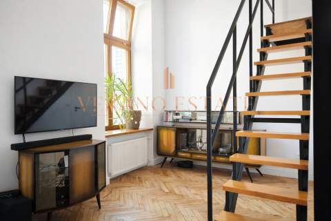 Wysoki 4,6 m loft w zabytkowej kamienicy