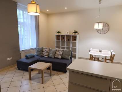Funkcjonalny apartament w pobliżu Parku Chopina