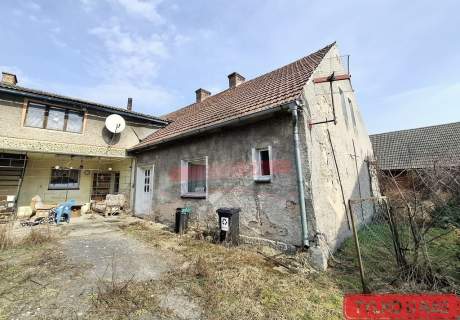 KADŁUB WOLNY/Dom z dużą zabudową gospodarczą