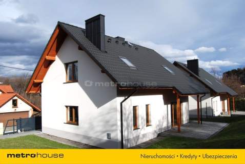 Dom z poddaszem, garaż, taras, ogródek,