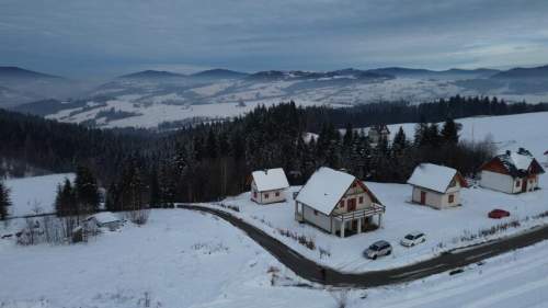WYJĄTKOWA NIERUCHOMOŚĆ Z PANORAMĄ GÓR BEZPOŚREDNIO PRZY LESIE.
