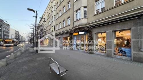 Lokal na parterze z witryną- Gdy Świętojańska