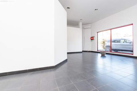Lokal handlowo- usługowy, witryna, parking. Płaszów