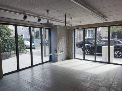  Lokal z witrynami od ulicy 