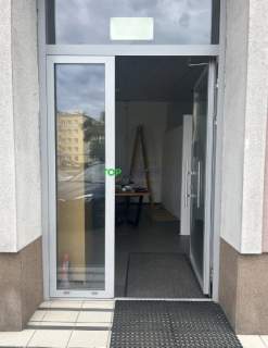 Duży narożny lokal przy ruchliwej ulicy