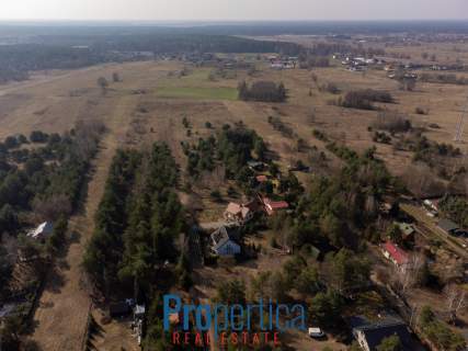 Dom przy rzece i lesie