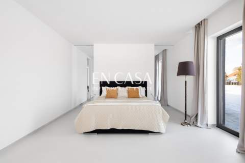 Wolnostojący dom 383 m2 działka 3006 m2