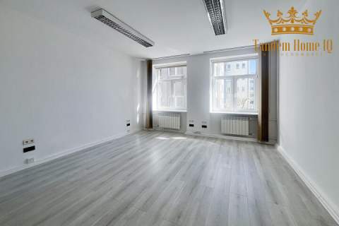 Do wynajęcia 20m2 biura w kamienicy na Powiślu w budynku z windą