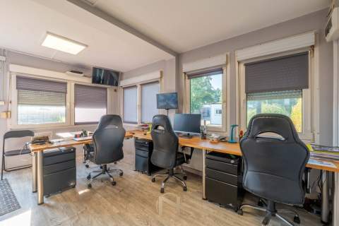 Obiekt na sprzedaż, 550 m2, Deszczno