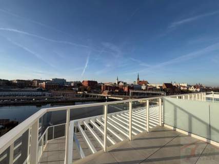 Nowa Przystań .Apartament z dużym tarasem nad Odrą