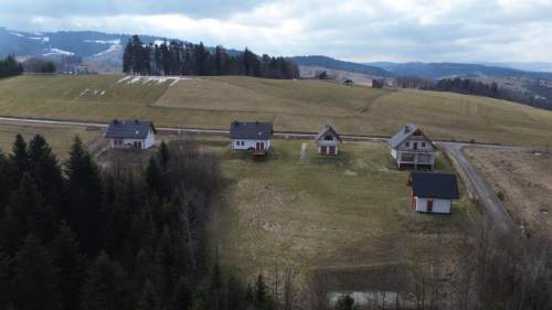 WYJĄTKOWA NIERUCHOMOŚĆ Z PANORAMĄ GÓR BEZPOŚREDNIO PRZY LESIE.