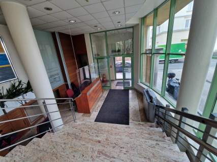 Mokotów metro 600m2 w biurowcu do wynajęcia.