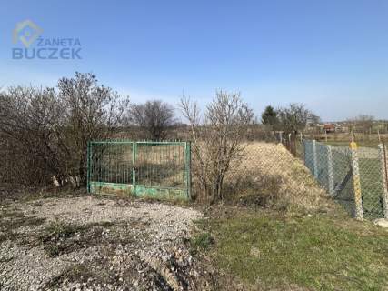 Sprzedam dwupokojowe mieszkanie z ogródkiem