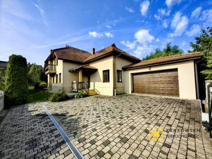 PRZESTRONNY DOM Z POTENCJAŁEM 260M2 W PYCHOWICACH