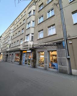 Lokal na parterze z witryną- Gdy Świętojańska
