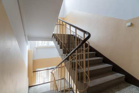 Plac Hallera 2 pokoje ciche cegła h 2,75m