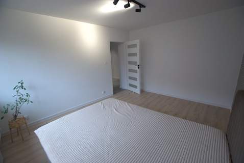2 pokoje, widna kuchnia, duży balkon, I piętro