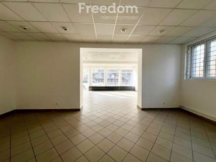 Przestronny lokal usługowy w centrum miasta