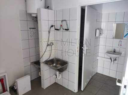  Lokal z witrynami od ulicy 