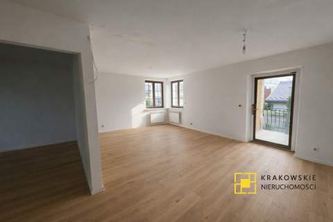PRZESTRONNY DOM Z POTENCJAŁEM 260M2 W PYCHOWICACH
