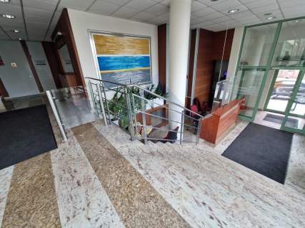 Mokotów metro 300 m2 w biurowcu do wynajęcia.