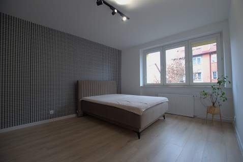 2 pokoje, widna kuchnia, duży balkon, I piętro