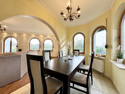 Wolnostojący / 3 kondygnacje/ 316 m2