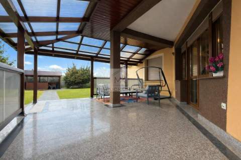 Dom wolnostojący 266m2, działka 24a, garaże, 7pokoi, Obórki