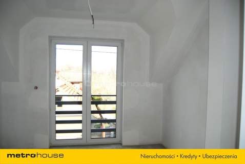 Dom z poddaszem, garaż, taras, ogródek,